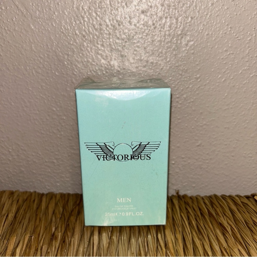 Mint Green Fragrance Box with Silver Logo - Picture 1 of 4